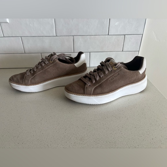 Cole Haan Women's Grand Pro Topspin Sneaker Taupe Size 6.5 EUC - Picture 1 of 9